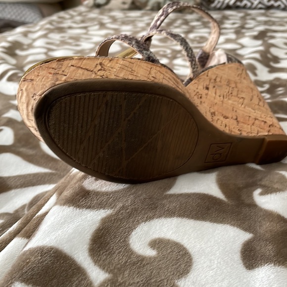 Dolce Vita Womens Snake Print Wedge Sandals - Picture 5 of 12